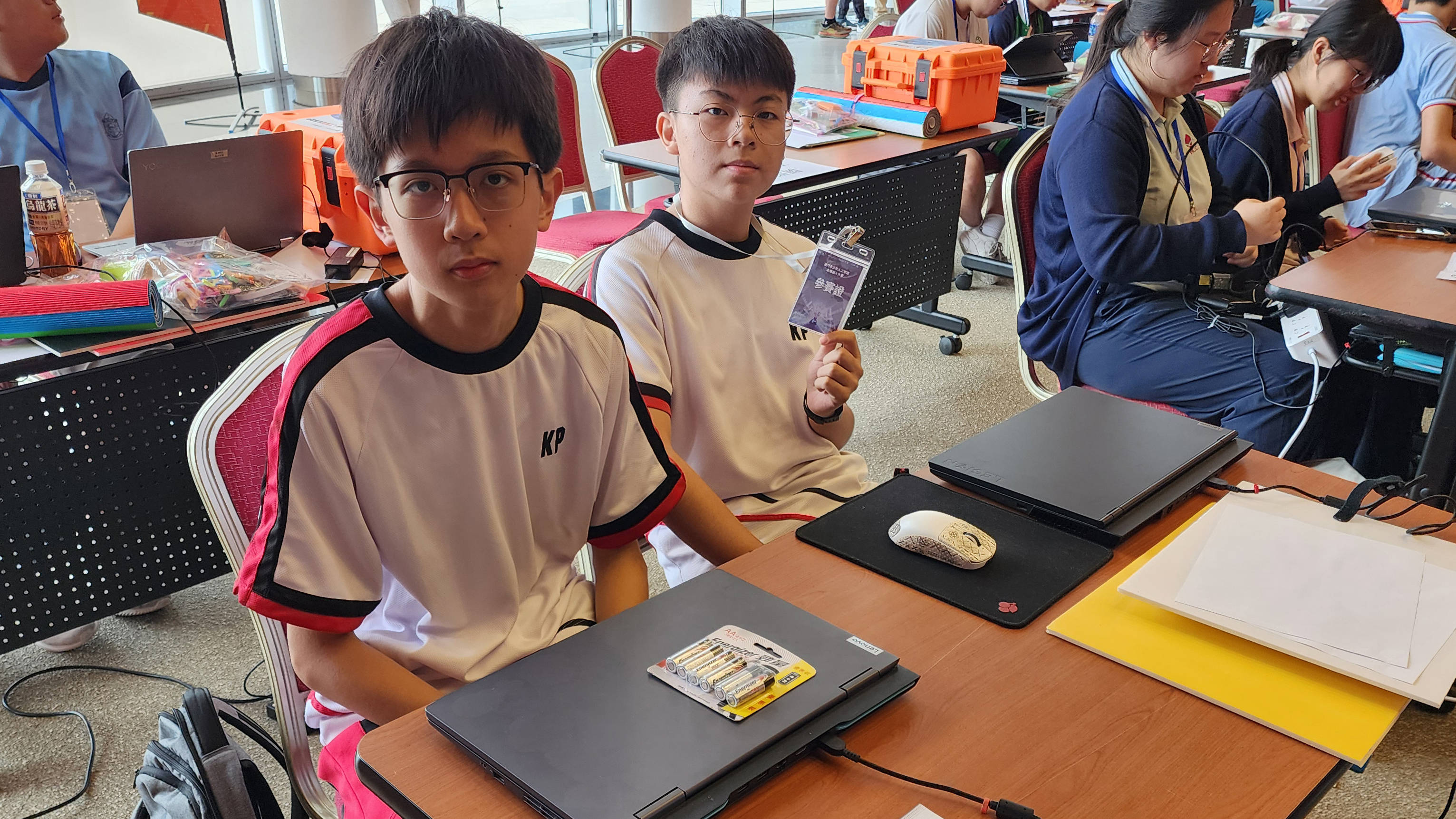 20240614 高中組戴宇騰和葉啓竣同學賽前合照