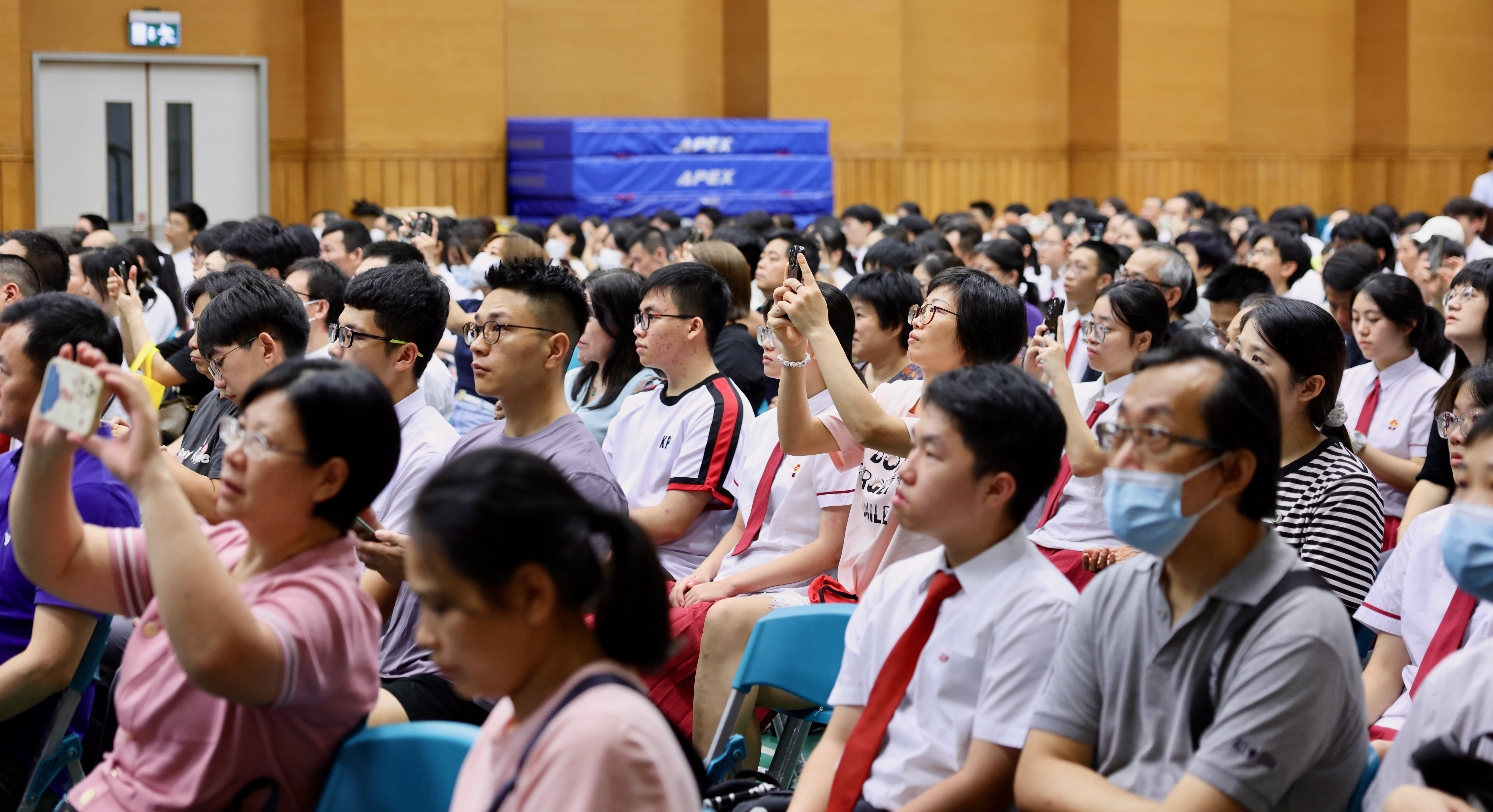 20240921 家長學生們專心聆聽