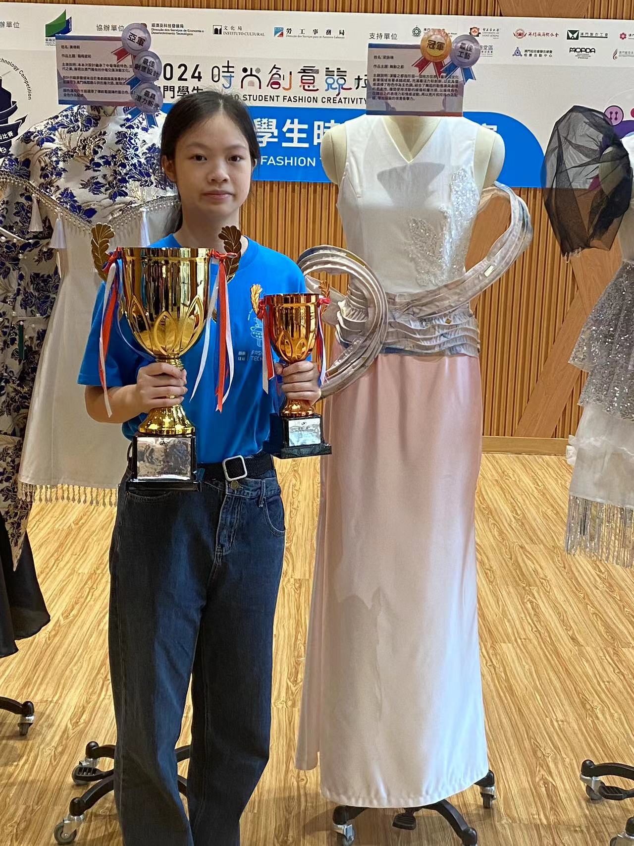 20240820 梁詠琳同學與其得奬作品舞動之影合照
