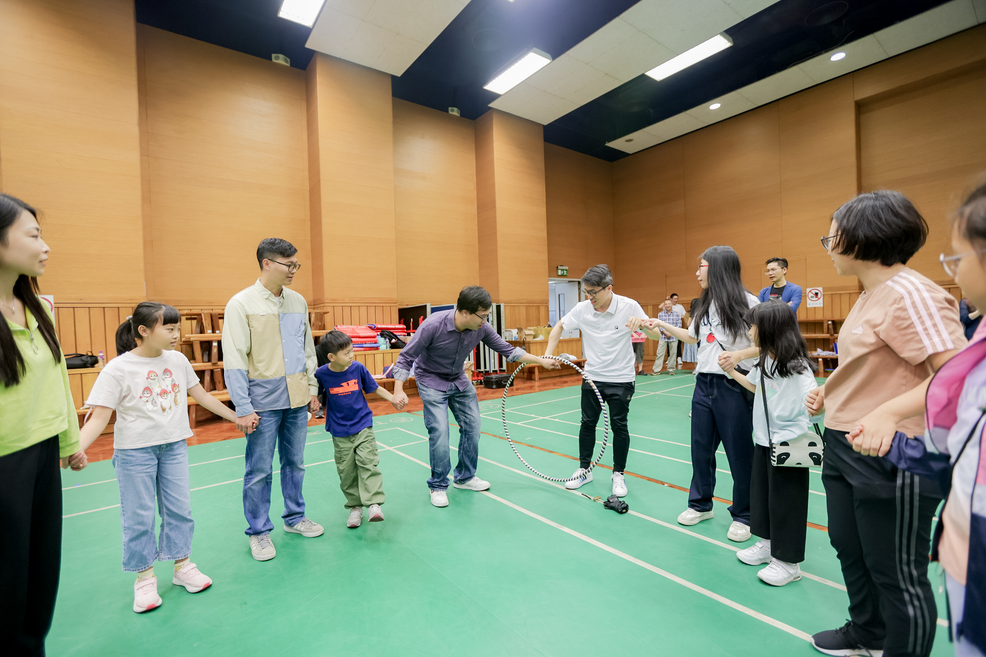 09 20241206 團體遊戲呼拉圈傳遞