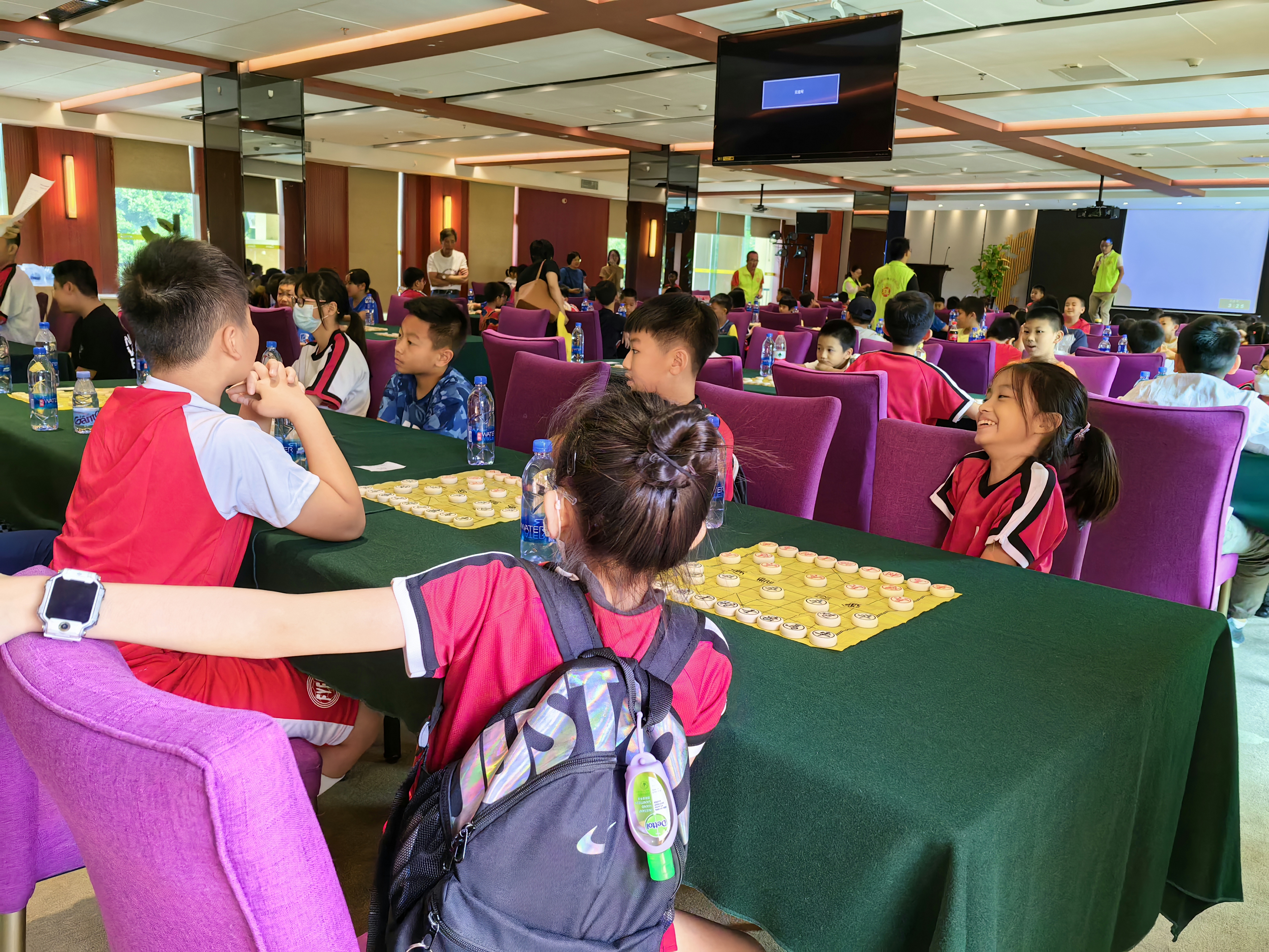 珠海市第二屆睿棋道盃青少年象棋公開賽現場一角
