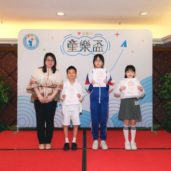 小學組季軍獎右一
