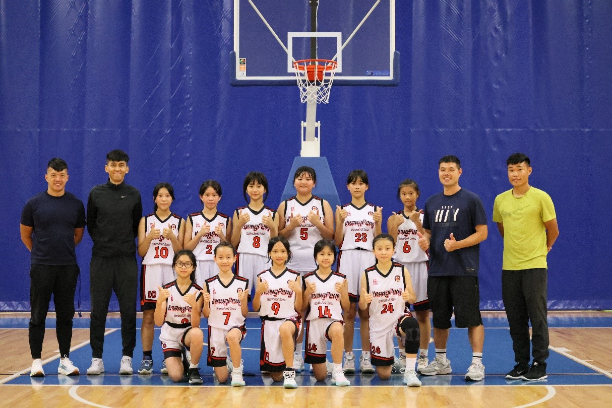 女子U12 全體師生合照