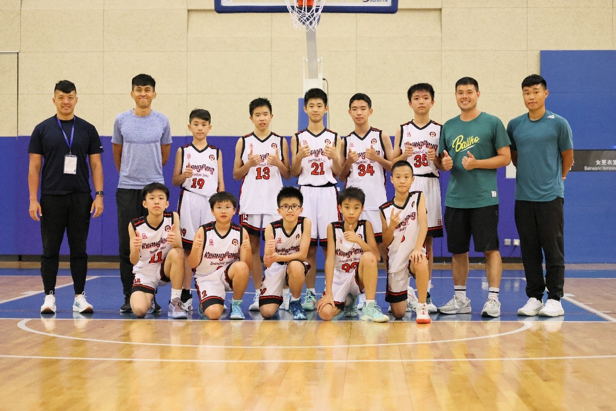 男子U12 全體師生合照