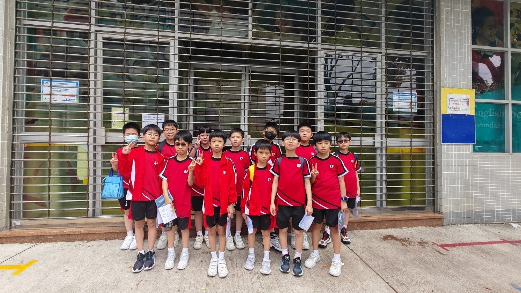 小學四年級學生賽前合照